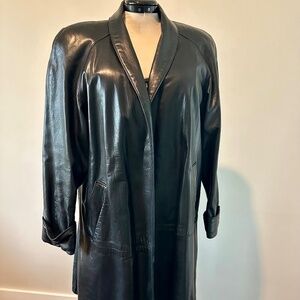 VAKKO Retro style leather Oversized swing/A-line coat w/shoulder pads. Med.